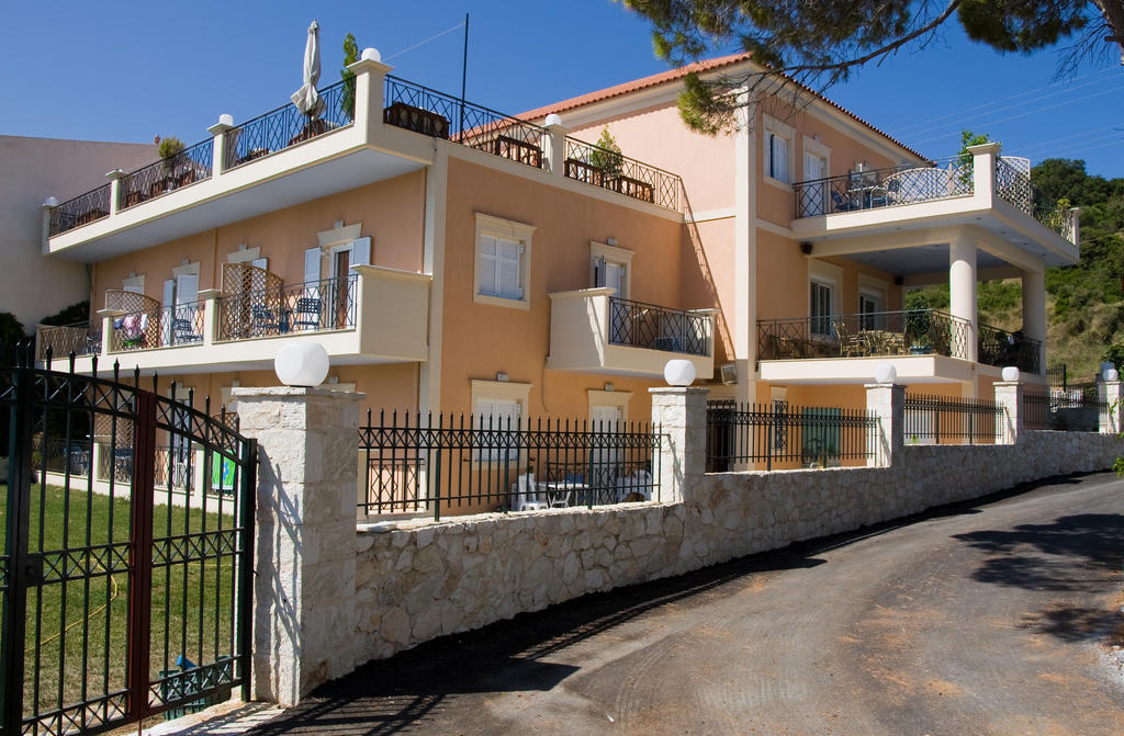 Lazaratos Hotel Kouvalata Exterior photo